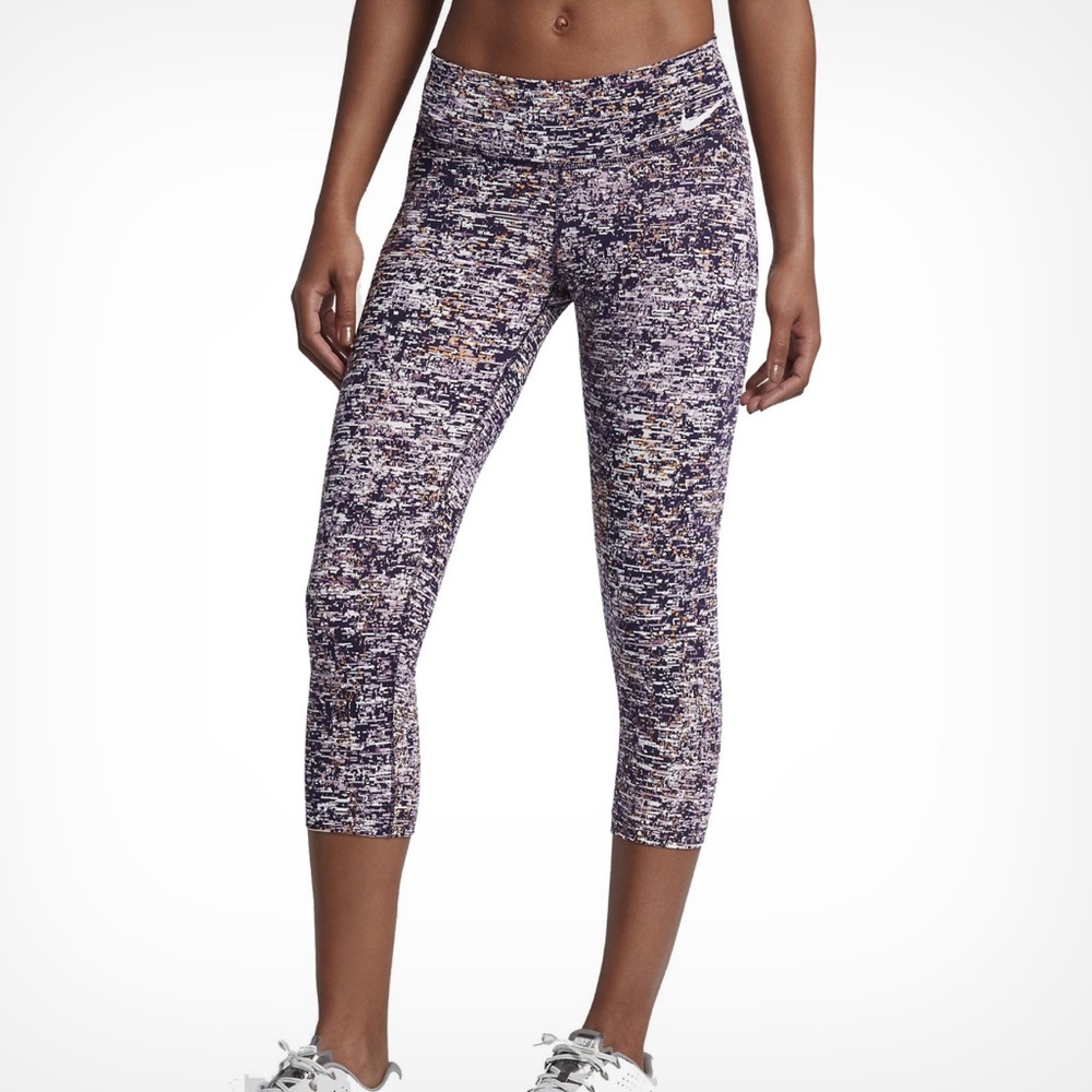 💜Nike Capri leggings with NIKE logo print